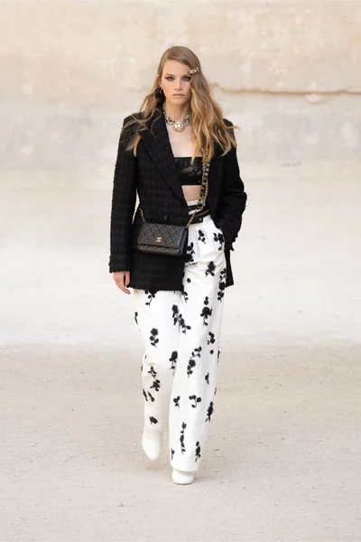 Look 44